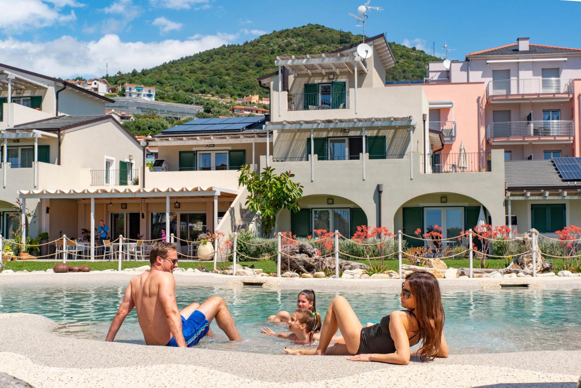 Barbaciiu Vacanze Green Pietra Ligure Eksteriør billede